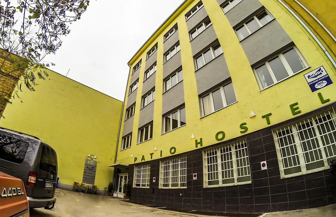 Patio Hostel-1