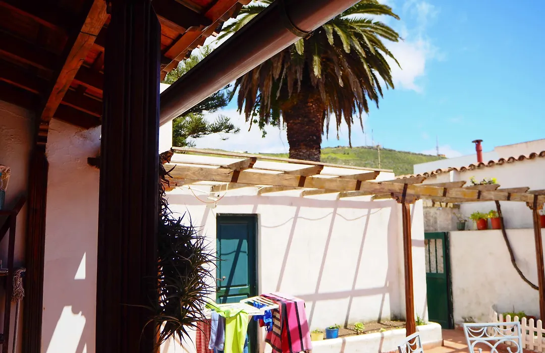 Patio Hostel-1